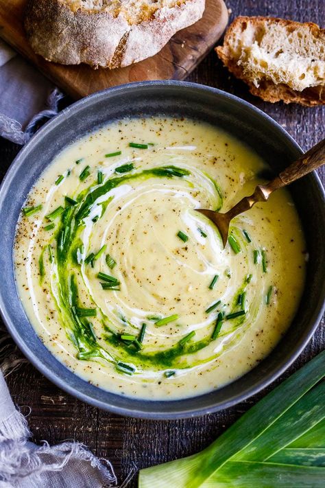 Potato Soup Vegetarian, Healthy Potato Leek Soup, Healthy Potato Soup, Spring Soup Recipes, Spring Soup, Ideas Para La Cena, Leeks Soup Recipes, Healthy Spring Recipes, Spring Soups