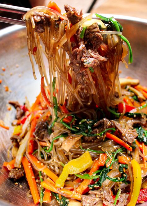 Japchae Recipe Korean, Glass Noodle Stir Fry, Japchae Recipe, Glass Noodles Recipe, Koreansk Mat, Korean Glass Noodles, Local Recipes, Noodle Stir Fry, Korean Noodles