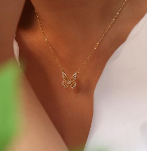 Butterfly Gold Necklace Jewelry, Butterfly Necklaces, Gold Butterfly Necklace, Papillon Butterfly, Small Pendants, Gold Jewels Design, Surf Jewelry, Butterfly Necklace Gold, Diy Jewelry Earrings