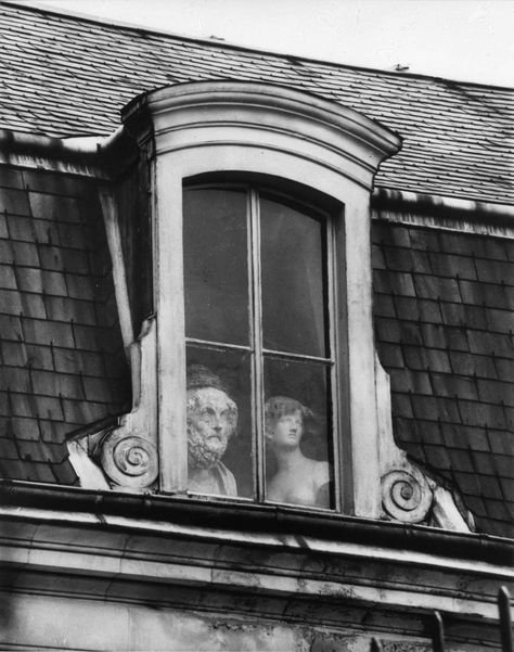 André Kertész - A Window on the Quai Voltaire, Paris, 1928 Andre Kertesz, Berenice Abbott, Henri Cartier Bresson, Looking Out The Window, Greenwich Village, Man Ray, Great Photographers, Aragon, Black White Photos