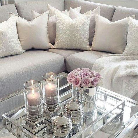 Silver Glam Living Room, Table Decor Living Room, Living Room Decor Cozy, New Living Room, Decorating Coffee Tables, Beautiful Pillows, Living Room Inspiration, Decoration Table, Glass Table