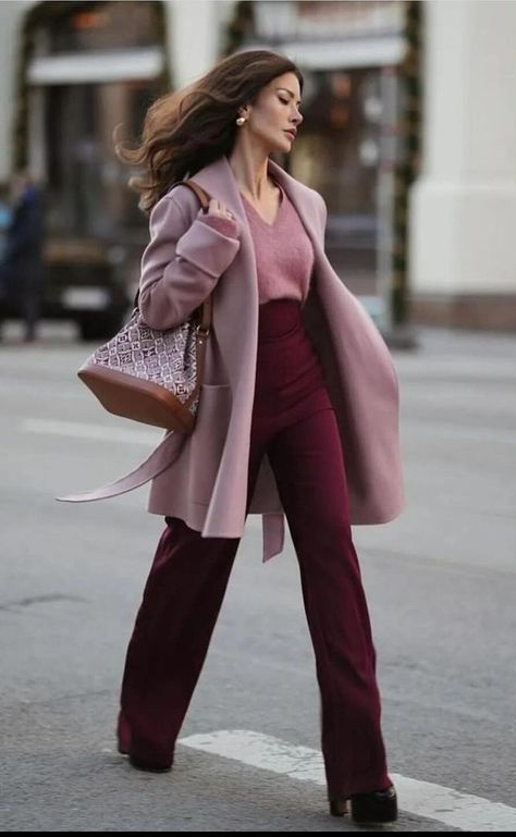 Monochrome Office Outfit, Burgundy Pink Outfit, Pink And Burgundy Outfit, Fall Work Outfit, Elegantes Business Outfit, Burgundy Outfit, Colour Combinations Fashion, Stil Inspiration, Fall Outfits For Work