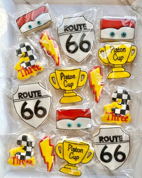 Lightning Mcqueen Cookies, Car Cookies, Disney Cars Birthday, Diy Cookie, 1st Birthday Party Themes, Lightning Mcqueen, Disney Cars, Cars Birthday, Baby Party