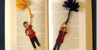 If you’re looking for a fun, simple gift to give to grandparents this year for Christmas, try these out: I fell in love with the idea as so... Kids Bookmarks, Homemade Bookmarks, Photo Bookmarks, Toddler Pictures, Kids Homemade, Baby Handprint, Diy Gifts For Mom, Bookmark Craft, Classroom Gifts