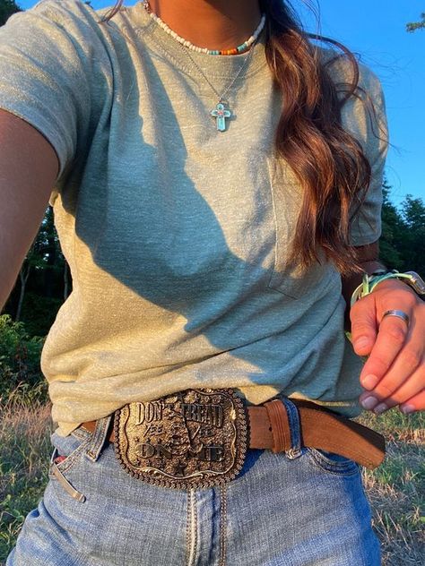 Belt Buckles Cowgirl Outfit, Crunchy Cowgirl, Barn Outfits, Jessie Prescott, Western Belts For Women, Country Girl Aesthetic, Country Western Outfits, Estilo Cowgirl, Western Girls