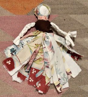 Rag Bows, Pioneer Crafts, Pioneer Days, Rag Doll Tutorial, Diy Rag Dolls, Diy Dolls, Bazaar Ideas, Yarn Dolls, Cloth Dolls Handmade