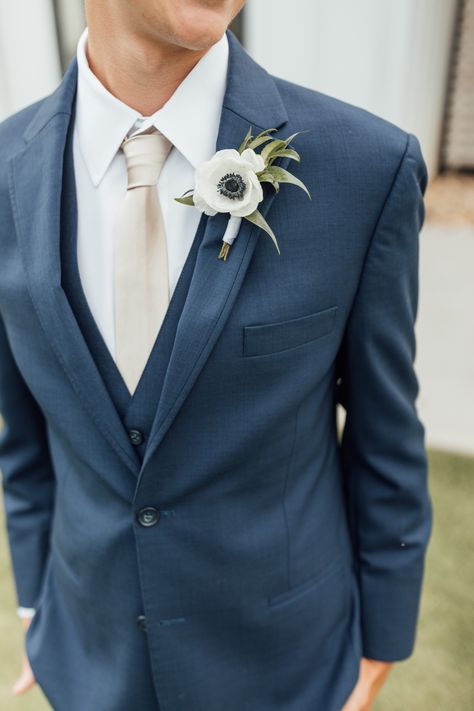 White Anemone Boutonniere, Anemone Boutonniere, Boutineer Wedding, Homecoming 2023, Blue Corsage, Corsage Ideas, Bridal Florals, White Corsage, Blue Boutonniere