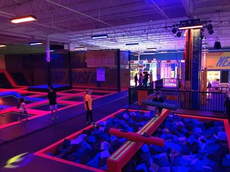 Urban Air Adventure Park In Florida Is A Giant Adventure Playground Defy Trampoline Park, Get Air Trampoline Park, Trampoline Park Aesthetic, Trampoline Park Party, Jump Park, Jump House, Urban Air, Preppy House, Trampoline Parks