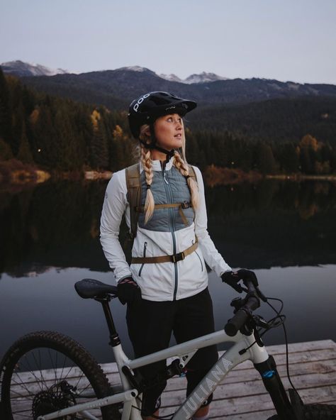 Mountain Bike Outfit Woman, Mountain Biking Outfit, Bike Outfits Women, Biking Outfits, Cycling Inspiration, Bike Outfits, Mountain Biking Women, Late To The Party, Mountain Bike Helmets