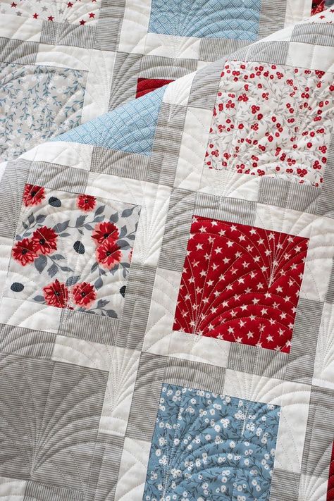 4th Of July Quilt, Charm Pack Patterns, Charm Pack Quilt Patterns, Charm Square Quilt, Charm Pack Quilt, Charm Pack Quilts, Layer Cake Quilts, Quilt In A Day, Quick Quilt