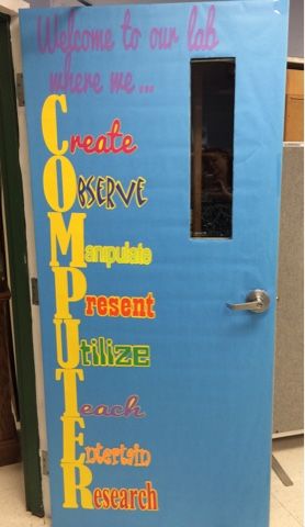 A Techy Teacher with a Cricut: Computer lab door or bulletin board Computer Model For School Project, Computer Lab Door, Computer Classroom Decor, Computer Lab Bulletin Board Ideas, Computer Bulletin Boards, Lab Komputer, Technology Bulletin Board, Computer Lab Decor, School Computer Lab