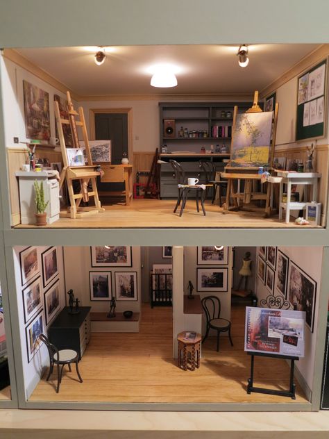 Dolls House Miniature Art Gallery and Studio Miniature Rooms Boxes, Art Studio Miniature, Miniature Artist Studio, Miniature Art Gallery Diy, Diy Mini Art Gallery, Mini Rooms Miniatures, Miniature Art Studio Diy, Dollhouse Art Studio, Miniature House Interior