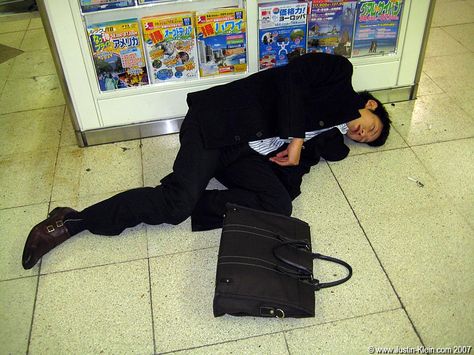 salary man + sake Japanese Businessman Aesthetic, Salaryman Aesthetic, Shibuya Meltdown, Salary Man, Japanese Office, Man Japan, Male Pose Reference, Creepy Images, Entertainment Sites