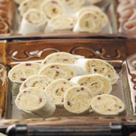 2009 Berry 'n' Smoked Turkey Twirls Recipe - (4.7/5) Stovetop Appetizers, Tortilla Pinwheels Recipe, Chocolate Caramel Slice, Tortilla Pinwheels, Party Snacks Easy, Tortilla Rolls, Bacon Appetizers, Roll Ups Tortilla, Leftover Rotisserie Chicken