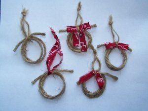 cowboy country party decor - for napkin ties Bandana Party Decorations, Country Christmas Decorations Diy, Cowboy Christmas Tree Ideas, Western Christmas Tree Ornaments, Lariat Rope Crafts, Country Ornaments, Western Christmas Decorations, Western Christmas Tree, Country Picnic