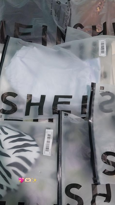 Shein Package, Shein Cart, Coffee Shop Photography, Creative Instagram Stories, Fake Story, Cute Selfie Ideas, Shein Style, Glow Up?, Coffee Shop