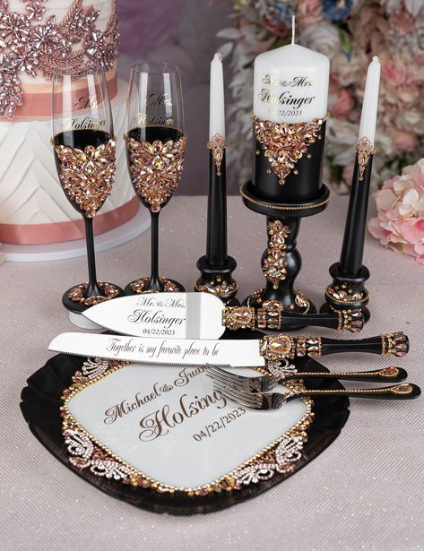 Rose Gold White And Black Wedding, Black White Gold Blush Wedding Color Palettes, Pink Black And Gold Quince, Black And Rose Gold Wedding Cake, Rose Gold And Black Wedding Theme, Black And Gold Wedding Decorations, Rose Gold Black Wedding, Black And Rose Gold Wedding, Wine Wedding Cake