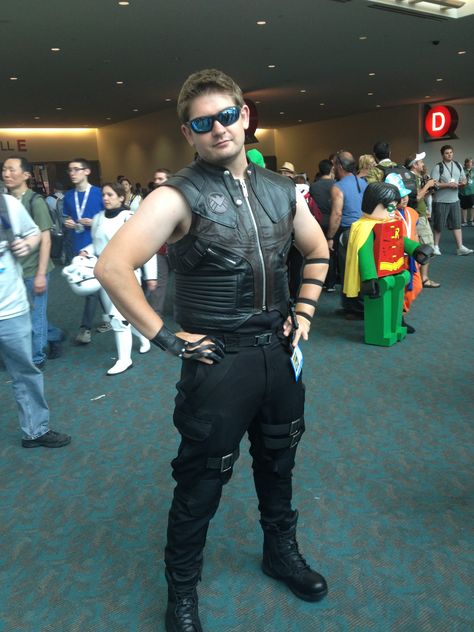 SDCC 2013 movie 'verse Hawkeye. Love Hawkeye! Can't even tell you how happy I was to see a cosplay of him :) Anime Expo, San Diego Comic Con, Hawkeye, I Am Happy, Leather Pants, Pants, Pins, Leather Trousers, Trousers