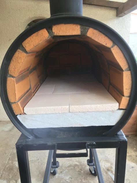 DIY Backyard Ideas That Wont Break The Bank - Social Junkie Diy Backyard Ideas, Pizza Oven Outdoor Diy, Oven Diy, Diy Pizza Oven, Diy Pizza, Diy Patio Decor, Bbq Grill Design, Outdoor Oven, Pizza Oven Outdoor