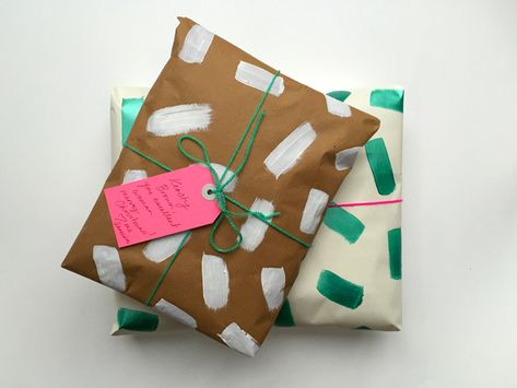 Gift Wrapping Party Ideas, Diy Wrapping Paper Designs, Gift Wrapper Design, Painted Wrapping Paper, Present Wrapping Ideas, Cute Gift Wrapping, Wrapping Paper Diy, Wrapping Paper Ideas, Present Packaging