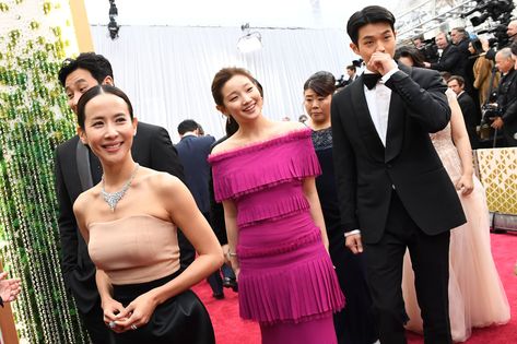 Cho Yeo-jeong, Park So-dam, and Choi Woo-shik at the 2020 Oscars Cho Woo Shik, Cho Yeo-jeong, Oscar 2020, Choi Woo Shik, Woo Shik, Park So Dam, Robin Roberts, Margaret Qualley, Geena Davis