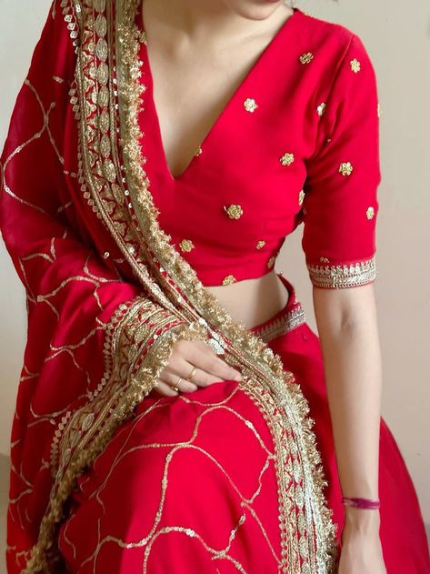 Lengha Blouse, Jae Suk, Simple Lehenga, Organza Suits, Trendy Outfits Indian, New Saree Blouse Designs, Dresses Traditional, Indian Bride Outfits, Fashionable Saree Blouse Designs