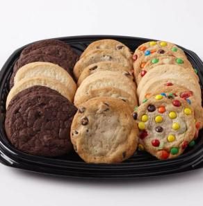 Love Hy-Vee's cookies? Order a tray (or 2!) for your graduation party. Handmade Cookies, Dessert Homemade, Party Tray, Keto Menu, Keto Recipes Ketogenic, Cupcake Tray, Breakfast Delicious, Party Trays, Low Carb Lunch