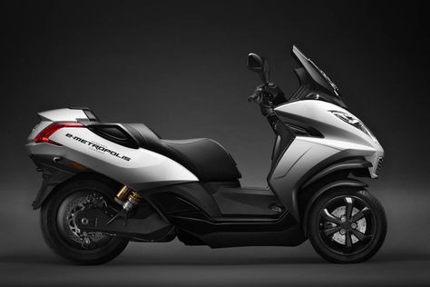 Peugeot presenta 3 nuevos scooters eléctricos. Trike Scooter, Motor Scooters, Iron Horse, E Scooter, Car Wheels, Tricycle, Metropolis, Scooters, Cars And Motorcycles