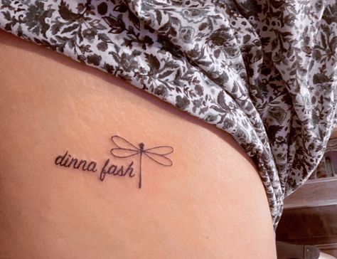 Outlandwr themed tattoo Outlander Dragonfly Tattoo, Dinna Fash Tattoo, Outlander Inspired Tattoos, Outlander Tattoos Ideas, Outlander Tattoos, Zipper Tattoo, Ballet Tattoos, Bookish Tattoos, Dragonfly Tattoo Design