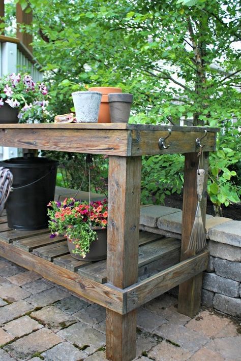 Potting Bench Ideas Diy, Outdoor Potting Bench Ideas, Diy Potting Table, Rustic Potting Benches, Potting Bench With Sink, Potting Bench Ideas, Pallet Potting Bench, Diy Potting Bench, Potting Bench Plans