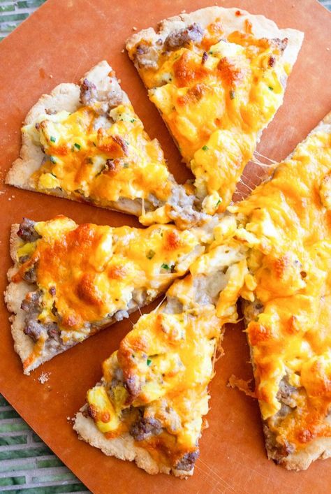 Sausage Gravy Breakfast Pizza, Sausage Gravy Breakfast, Biscuit Gravy, Tomato Frittata, Sausage Mushroom, Mushroom Breakfast, Biscuit Crust, Breakfast Pizza Recipe, Ground Pork Recipes