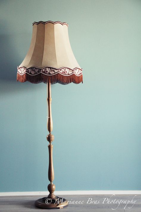 ugly and old or nice and vintage Old Floor Lamp, Plaster Lamps, Regency Lamps, Hollywood Regency Lamp, Victorian Lamps, Camper Life, Light My Fire, Vintage Interiors, Standing Lamp