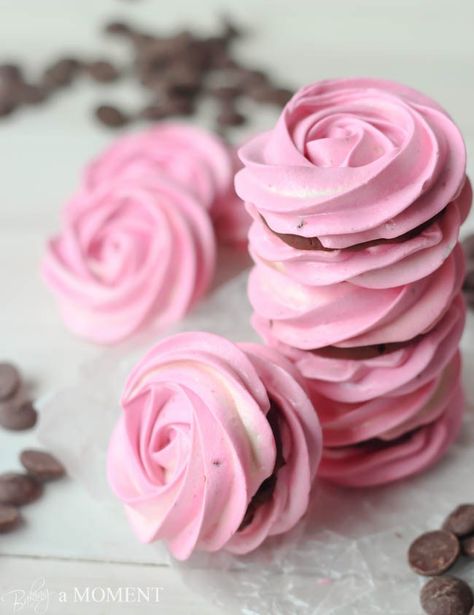 Healthy Valentine Desserts, Raspberry Meringue, Baked Meringue, Meringue Desserts, Vintage Tea Parties, Ganache Filling, Chocolate Ganache Filling, Healthy Valentines, Meringue Recipe