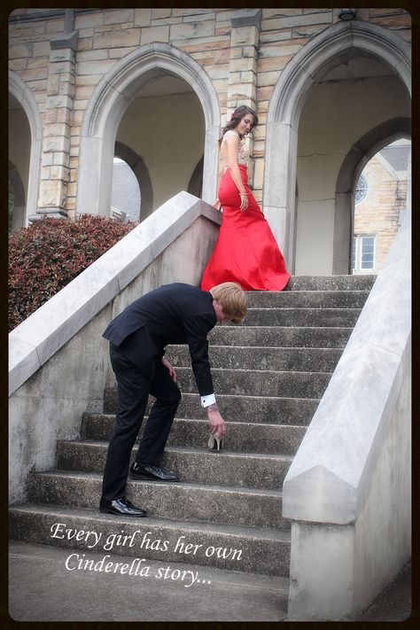 Homecoming Picture Prop Ideas, Prom Photoshoot Ideas Creative, Prom Photos On Stairs, Prom First Look, Prom Staircase Pictures, Unique Prom Pictures Couples, Prom Pics Individual, Prom Pictures In The Rain, Indoor Prom Picture Ideas