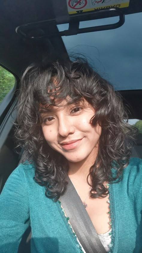 Curly Shag Haircut With Bangs, Wavy Curly Hair Cuts, Shag Haircut With Bangs, Shaggy Curly Hair, 3a Curly Hair, Corte Shaggy, Curly Hair Fringe, Curly Shag, Curly Shag Haircut