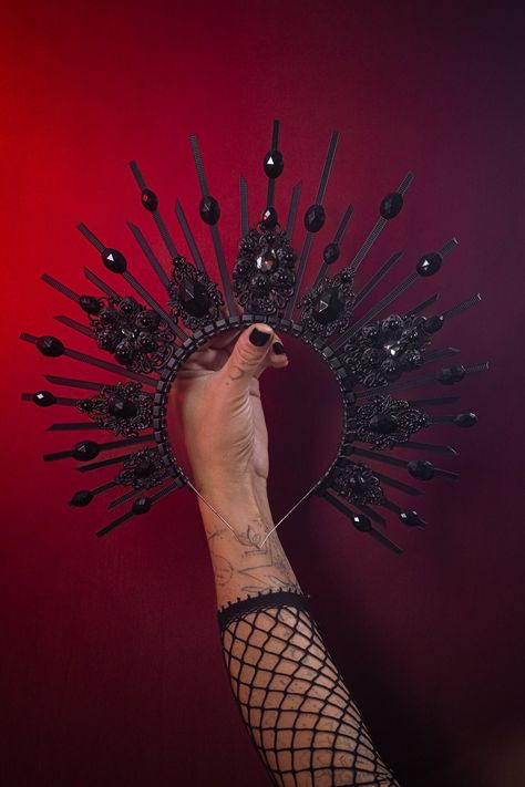 Black Halo Crown Gothic Wedding Crown Gotch Finger Bracelet Evil Queen Vampire Headpiece Witch Headpiece Day of the Dead Halloween Costume - Etsy Black Goddess Crown, Goth Tiara, Vampire Headpiece, Dragon Headpiece, Goth Headpiece, Vampire Crown, Witch Headpiece, Black Halo Crown, Headpiece Halo