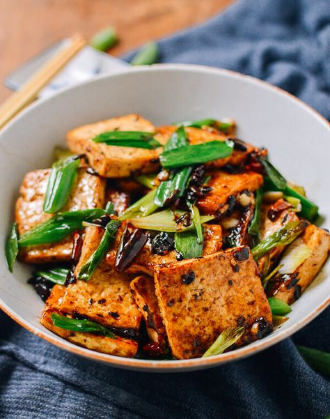 Tofu with Black Bean Sauce, by thewoksoflife.com Chinese Vegetarian Recipes, Recipes Noodles, Chinese Vegetarian, Plats Healthy, Bean Sauce, Tofu Dishes, Black Bean Sauce, Chinese Dishes, Tofu Recipes