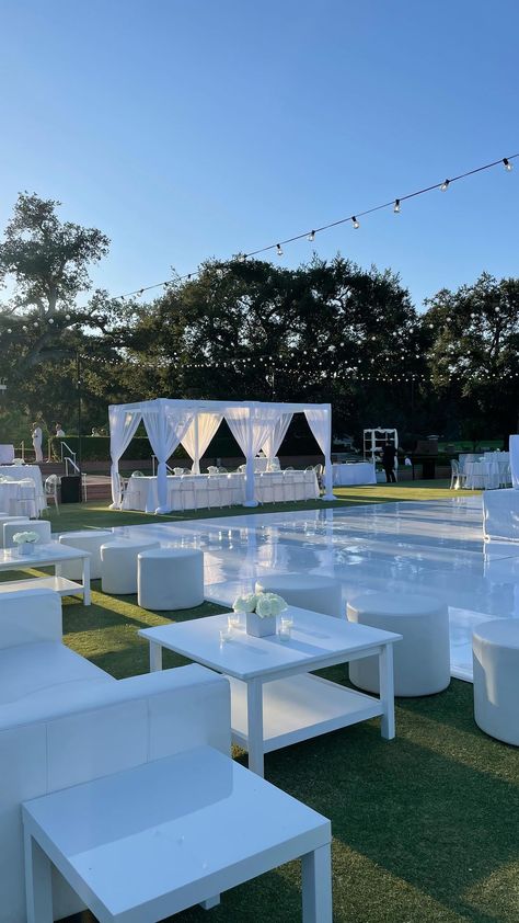 Entertainment At Weddings, White Party Decorations Outdoor, Luxe Birthday Party, All White Party Decorations Outdoor, Backyard Party Setup, White Themed Birthday Party, Outdoor Event Space, Hamptons Party, 26 Birthday