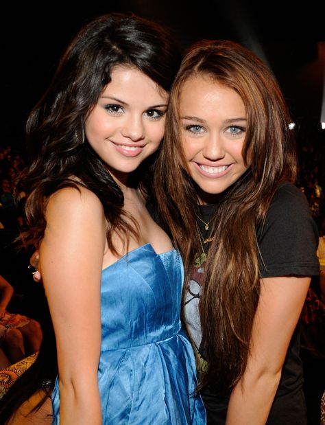 Selena Gomez and Miley Cyrus Miley Cyrus Selena Gomez, Selena Gomez Miley Cyrus, Wizards Of Waverly, Selena Gomez Pictures, Love Sick, Teen Choice Awards, Hannah Montana, Disney Shows, Nick Jonas