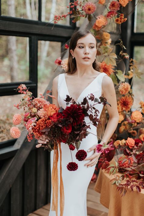 Autumn wedding dress, bridal gown, autumn wedding look, wedding bouquet, bridal bouquet, wedding photoshoot, autumn wedding ideas, burgundy dahlias Autumn Wedding Outfit, Wedding Ideas Burgundy, Autumn Wedding Dress, Autumn Wedding Ideas, Fall Wedding Outfits, Forest Theme Wedding, Designer Bridesmaid Dresses, European Wedding, Bouquet Bridal