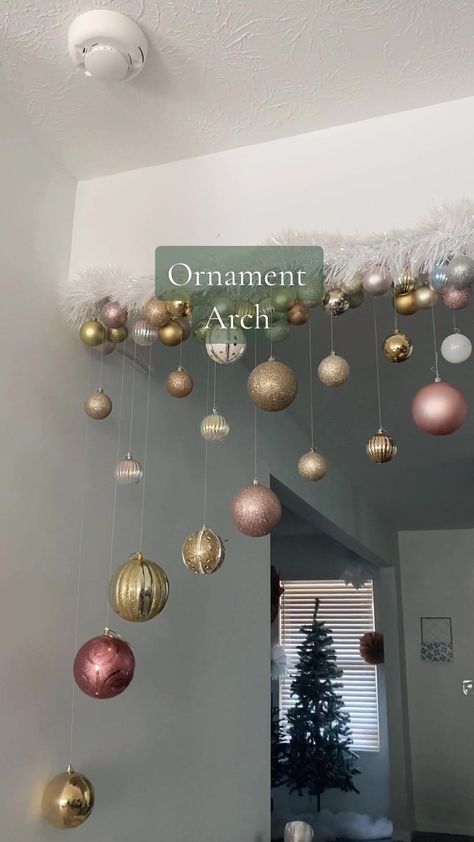 Christmas Ceiling Decorations, Christmas Arch, Christmas Decorations Apartment, Christmas Dreaming, Christmas Apartment, Christmas Decor Inspiration, Xmas Deco, Easy Christmas Decorations, Christmas Themes Decorations