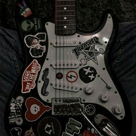 Give credit @haditogringo IG: @haditogringo @threadslater Dark Aeshetıc, Musik Aesthetic, Gitar Vintage, Rock Aesthetic, Rockstar Aesthetic, Guitar Obsession, Fotografi Vintage, Cool Electric Guitars, Tapeta Galaxie