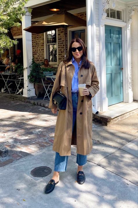 Oxford Shirt Women Outfit, Turkey Ootd, Summer Outfits Europe, Burberry Trenchcoat, Postpartum Fashion, Trench Coat Outfit, Mommy Outfits, Iranian Women Fashion, Wardrobe Outfits