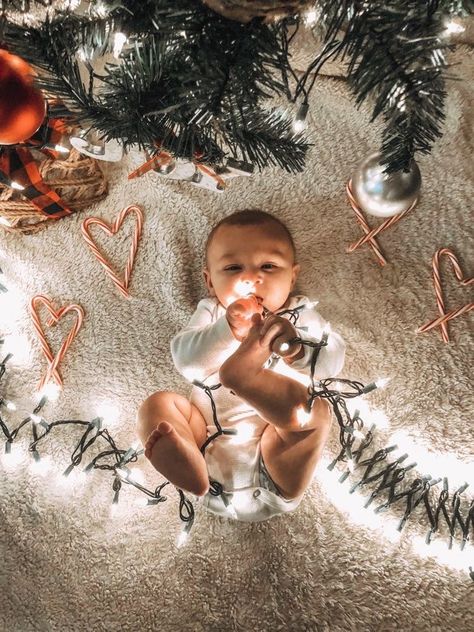 First Christmas Photo Ideas, Holiday Baby Pictures, Photo Ideas Christmas, Christmas Photoshoot Ideas, Baby Holiday Photos, Baby Christmas Photography, Christmas Photo Ideas, Christmas Baby Pictures, Foto Kids