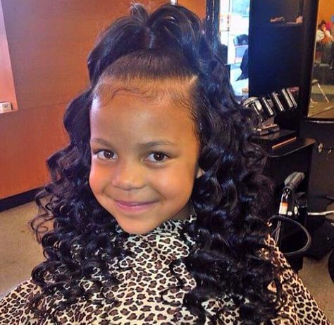 This is a really cute style for a little girl. #Ninie.Stylish Natural Girl, Lil Girl Hairstyles, Black Ponytail Hairstyles, Kids Graduation, Hairstyles Kids, School Hair, Wedding Guest Hairstyles, School Hairstyles, Fresh Hair