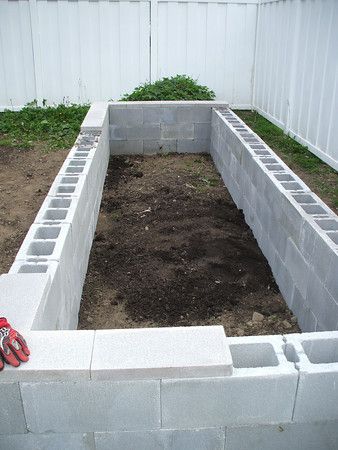 Frugal Gardening, Cinder Block Garden, Vegetable Garden Raised Beds, Building A Raised Garden, Diy Raised Garden, Raised Garden Beds Diy, التصميم الخارجي للمنزل, Concrete Garden, Cinder Block