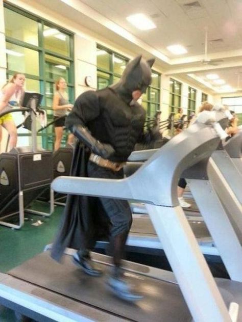 Even Batman wants to lose weight... Made me smile! Batman Training, Batman Workout, Gym Fail, Playlist Covers Photos, Johnny Bravo, Performance Marketing, Gym Photos, I Am Batman, Workout Playlist