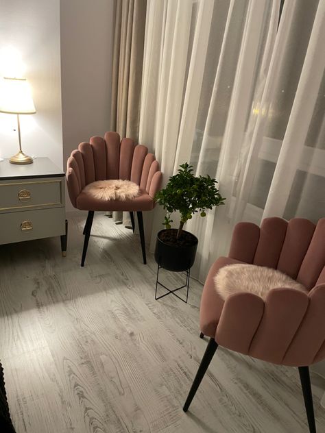 Calamondin Tree, Princess Lamp, Sitting Room Decor, Modern Style Bedroom, Luxury Room Bedroom, Elegant Living Room Design, Apartment Living Room Design, Gold Lamp, Shell Chair