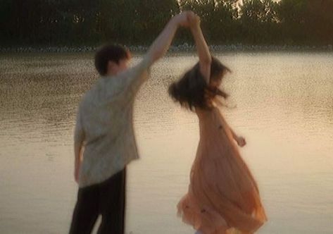 Couple Dancing Aesthetic, Arte Hippy, 블로그 배경, Dance Aesthetic, Dancing Aesthetic, My Kind Of Love, Ulzzang Couple, I'm With The Band, Images Esthétiques