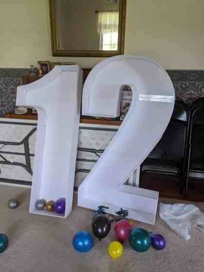 How to Make a Mosaic Balloon Number in 6 Easy Steps - My Amusing Adventures Diy Balloon Marquee Numbers, Diy Cardboard Numbers, Balloon Letters Diy, Mosaic Balloon, Giant Number Balloons, 60 Balloons, Balloon Numbers, Tulle Crafts, How To Make Balloon